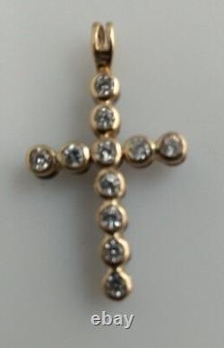 Croix double face en or jaune 9 carats, en deux couleurs avec des pierres serties des deux côtés