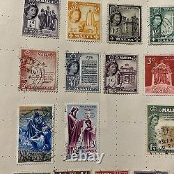 Lot de timbres anciens de Malte sur une page d'album (des deux côtés) Reine, Roi, séries courtes et plus encore